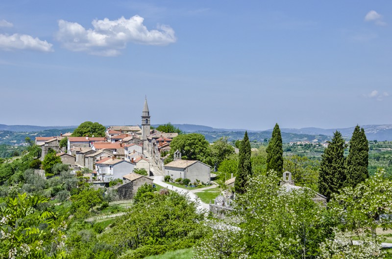 Hum smallest city in the world Croatia